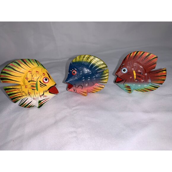 1980s 3 PC Tropical Fish Colorful Wood Hand Carved Painted Free Standing - Picture 1 of 11